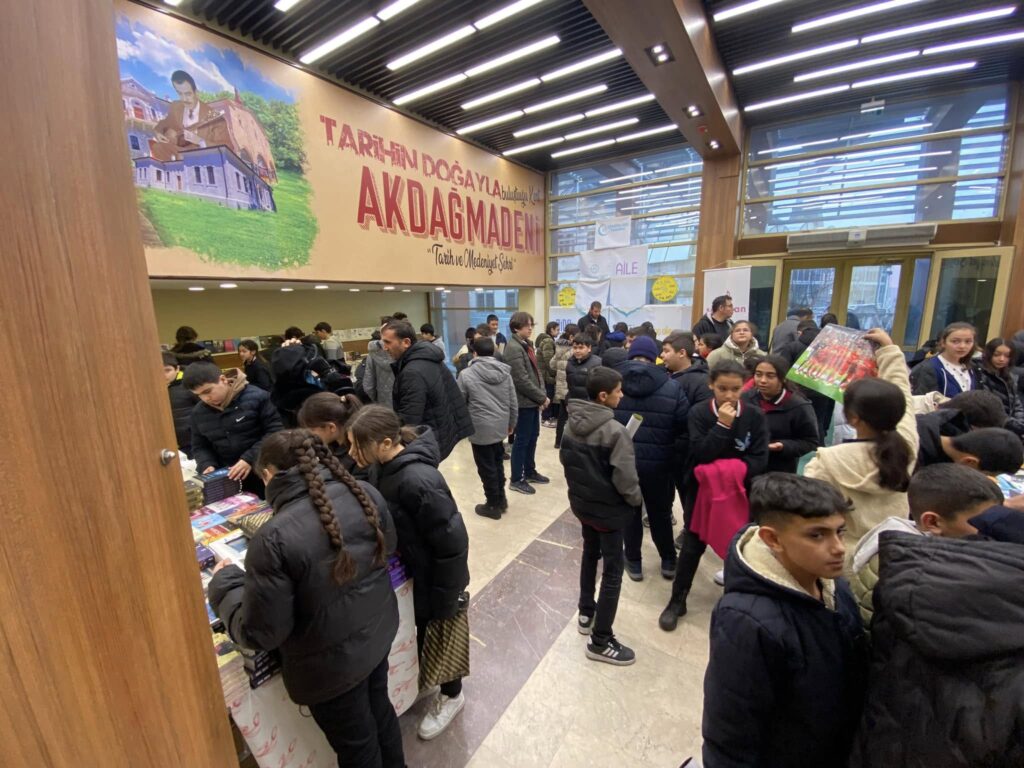 Akdağmadeninde Kitap Şöleni Başladı